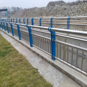 מעקה בטיחות מפלדה Q235 להגנה מפני פגיעות בדרכים, מחסום בטיחות כבישים, כחול + לבן, רפלקטיבי ברמת הנדסה - Product Image 2