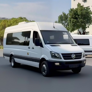 Furgoneta de Pasajeros Mediana de 6.9 m |   Asientos Dobles |   Servicio de Viajes Transfronterizos/Internacionales - Product Image 1