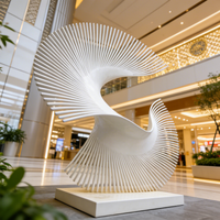 Lames de ventilateur radiales découpées au laser en acier inoxydable 304 blanc mat sur mesure pour hall d'hôtel