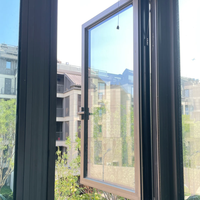 Fenêtre en aluminium, vitrage isolant, fenêtre à ouverture basculante et à rotation, double fonction, volet persiennes pour projets résidentiels et commerciaux modernes