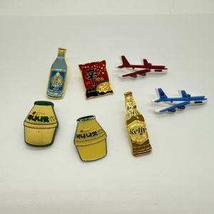 Pin Personalizado de Equipo de Fútbol Americano con Forma de Caballo para Insignias, Pin de Motocicleta con Esmalte Suave Estampado, Botón Adhesivo con Diseño de Luna - Product Image 4