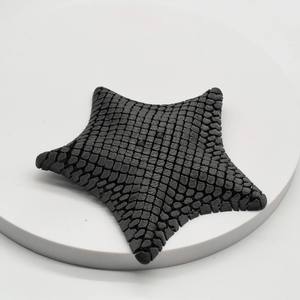 Sculpture artistique en tube souple - Décoration artisanale en PLA pour une esthétique contemporaine de la maison - Product Image 3