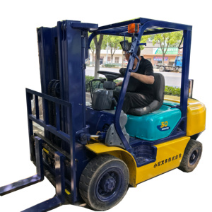 รถยก Komatsu 3ตัน FD30T 3ขั้น4.5เมตรรถยกมือสอง - Product Image 1