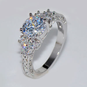 Elegante Anello Stile Matrimoniale per Donne, Gioiello da Dito Classico e alla Moda per Feste, Sposa e Uso Quotidiano - Product Image 2
