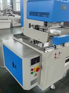 Machine à souder sans soudure à double tête pour portes et fenêtres en plastique, machine à souder pour profilés PVC et UPVC - Product Image 2