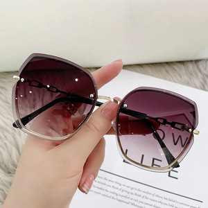 New Fashion Beautiful Ladies Outdoor Leisure Sun Protection Luxury Diamond Colored Rimless Sunglasses - Product Image 3