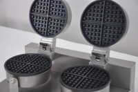 Nouvelle Machine à Gaufres en Acier Inoxydable avec Revêtement Antiadhésif, Robuste, Durable, Design Compact, Prête à l'emploi pour Cuisines Domestiques et Industrielles