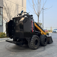 China Micro Wheel Skid Steer Loader Dengan Aksesori Bucket Hidrolik Mini Loader Kecil untuk Dijual