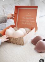 Boîte d'expédition recyclable en carton rose pour vêtements, emballage pour t-shirts