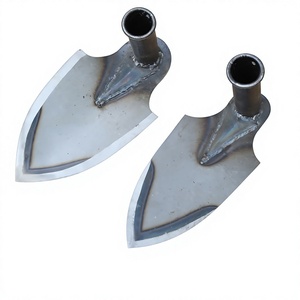 Cuchilla de sierra de acero con cabeza de azada triangular en forma de corazón de pollo para zanjado, formación de surcos y aflojamiento del suelo - Product Image 1