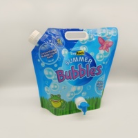 Pochette PE personnalisée de 5 L avec impression en gravure et fonction de sécurité pour liquide à bulles – Conception avec bec verseur et poignée pour emballage de recharge de jouets