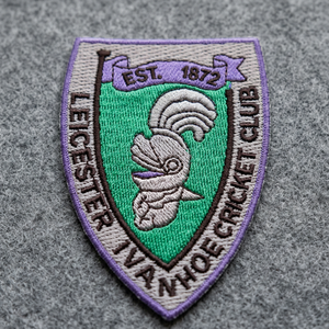 BADGE BRODÉ À LA MACHINE - Product Image 1