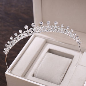 Diadèmes de Mariée en Alliage et Diamants Nouvelle Arrivée Couronne en Alliage et Strass Accessoires de Mariée Simples Petit Serre-Tête - Product Image 3