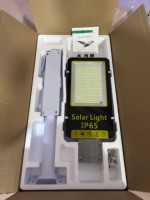 Farola Solar para Exteriores de 300W 500W con Múltiples Chips LED, Amplio Alcance de Iluminación, Carcasa de Aluminio, IP65, Control Remoto, Carga Automática, Clásica