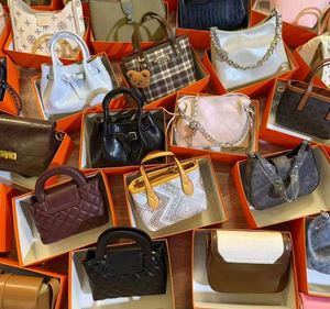 2025 Fashion Girl Tote Bags New Designers Handbags for Women Ladies Durable Other Material Pearl Open <b>Pillow</b> <b>Shape</b> 1L Capacity - Product Image 5