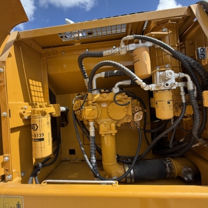 Excavatrice sur chenilles Caterpillar 325D2 d'occasion, 25 tonnes, hydraulique, CAT 325D2 d'origine avec moteur C6.4 ACERT pour travaux de terrassement - Product Image 5