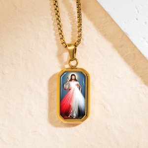 GIVELUCK liontin oktagon Custom <span class=keywords><strong>Mercy</strong></span> disepuh emas, medali Katolik personalisasi dengan aksen & desain sinar terukir - Product Image 1