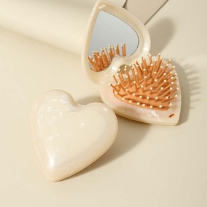 2025 noticias Popular dulce amor forma Mini portátil plegable tocador espejo peine lindo corazón patrón bolsillo plástico peine para el cabello - Product Image 6