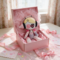 Fabricant en gros de poupées en peluche personnalisées en forme de casque audio, personnages doux et rembourrés, peluches interactives et portables, et cadeaux pour enfants