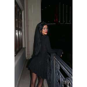 Robe de cocktail mini noire à paillettes et col en V - Product Image 4