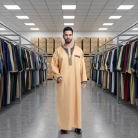 Thobe arabe pour hommes du Moyen-Orient, robe élégante décontractée jaune clair avec broderie exquise, abaya respirante pour le quotidien et la prière