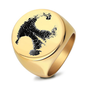 Anillo de Acero Inoxidable para Hombre, 22MM, Redondo, Chapado en Oro, Grabado Láser con Patrón Abstracto, Estilo Punk, Joyería de Moda, Regalo - Product Image 1