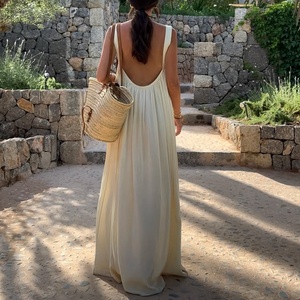 Robe longue en satin personnalisée, bretelles larges, col en V, coupe ample et fluide, plissée, robe d'été pour femme, robe de plage pour les vacances - Product Image 3