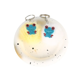 Llavero de felpa con forma de rana de dibujos animados, colores variados, accesorios para llaves de coche, colgante bonito para bolsos de mujer - Product Image 5
