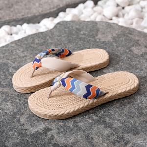 รองเท้าแตะแฟชั่นแนวชนเผ่าลายกราฟฟิตีของผู้หญิงกันลื่นพื้นรองเท้านิ่มกันลื่นกันการฉีกขาด - Product Image 3