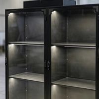 Vitrine à bijoux éclairée par LED avec dimensions personnalisables, construction durable, matériaux écologiques, nettoyage facile