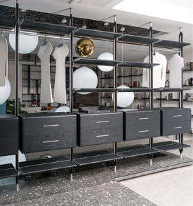 Système de dressing ouvert moderne ZYTH, armoire autoportante avec portes coulissantes, 5 tiroirs, 10 étagères, rangement personnalisable pour hôtel et salle de sport - Product Image 1
