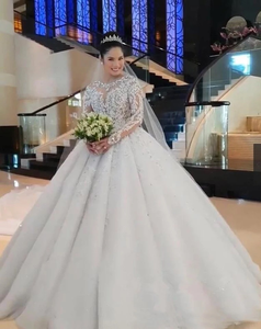 Nouvelle robe de mariée à manches longues, en dentelle, style européen et américain, avec strass et grande traîne - Product Image 5
