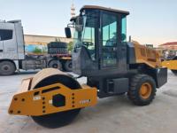 Compacteur vibrant hydraulique industriel 6 tonnes XS600J à tambour unique pour le compactage des sols et des fondations de talus