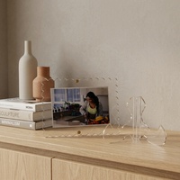 Cadre d'affichage en acrylique festonné de luxe avec quincaillerie dorée, support de table, forme et taille personnalisées pour la décoration de la maison et de mariage