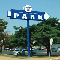 Nouvelle conception de panneau de signalisation autoportant pour parking, lettres métalliques rétroéclairées, panneau signalétique pour décoration murale intérieure de bâtiment, SMD CE ROHS FCC