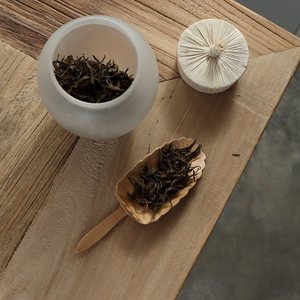 Cuillère à thé en forme de feuille de bambou sculptée à la main, parfaite pour le thé gongfu. Dropshipping disponible. Vente directe d'usine. - Product Image 3