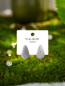 Orecchini a Goccia in Lega con Cristalli e Strass, Stile Vintage, Moda Femminile, Design con Micro Incastonature - Product Image 2
