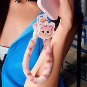 POP MART CRYBABY Wild but Cutie Series - Caja Sorpresa de Accesorios para Teléfono - Product Image 3