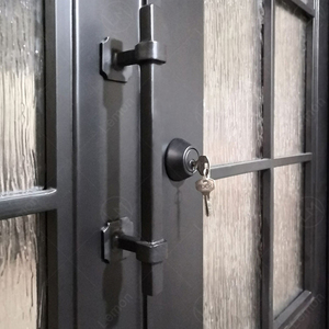 Hiện Đại Ma-rốc Trượt Đồng Bằng Nướng Thiết Kế Bên Ngoài Màu Đen Nhập Rèn Sắt Pháp Mạnh Mẽ Phía Trước Cửa Cho Khu Dân Cư - Product Image 4