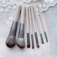 Großhandel 7-teiliges Make-up-Pinsel-Set Weiche Synthetikhaare PP-Griff Verdicktes Aluminiumrohr Vegan Gesichts- Augen- Augenbrauenstift Eyeliner