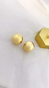 Xinfly Joyería al por Mayor, Aretes Minimalistas Pequeños de Oro de 18K con Forma de Bola, Aretes de Moda para Mujer - Product Image 3
