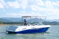 Bateau rapide de 7,3 m (24 pieds) pour 6 à 8 personnes, yacht de loisirs avec moteur Mercury 220 ch, bateau sportif en fibre de verre, utilisation en rivière et en mer.