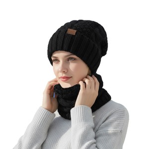 <span class=keywords><strong>Ensemble</strong></span> 3 pièces pour hommes et femmes <span class=keywords><strong>bonnet</strong></span> d'hiver en tricot acrylique avec <span class=keywords><strong>écharpe</strong></span> et gants <span class=keywords><strong>ensemble</strong></span> avec étiquette en cuir vente en gros - Product Image 3