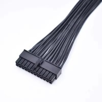 El cable de extensión de alimentación de la placa base de 80cm 18awg a través de 24 pines cuenta con un conector ATX macho y uno macho de 24 pines