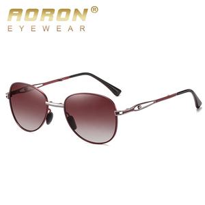 A707-gafas de sol con montura de Metal para hombre y mujer, lentes de sol unisex plegables con grabado Vintage, fotocromáticas para conducción nocturna, polarizadas - Product Image 2