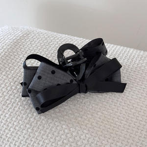 Nouvelle pince à cheveux grise à motif vague, nœud papillon vintage gris avec pince requin en plastique noir - Product Image 6