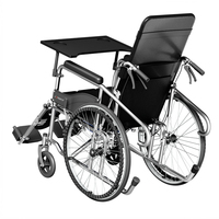 Fauteuil roulant entièrement inclinable pratique avec pneus pleins de 24 pouces et siège en cuir, en acier au carbone, avec repose-jambes réglable, frein à main, table et récipient de nuit