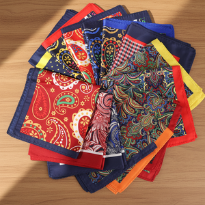 Fazzoletto da Taschino Personalizzabile 33 X 33 CM, Grande Fazzoletto per Abito da Uomo con Motivi Paisley, Floreali, a Pois o Quadretti - Product Image 1