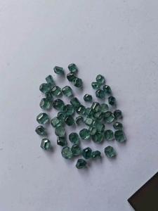 Diamant brut de laboratoire vert HPHT CVD non taillé pour la fabrication de bijoux et les applications en gemmologie - Product Image 4