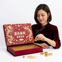 Boîte cadeau Mahjong en papier rouge et or avec laminage mat, gaufrage et doublure en éponge - Emballage rectangulaire pour célébrations culturelles